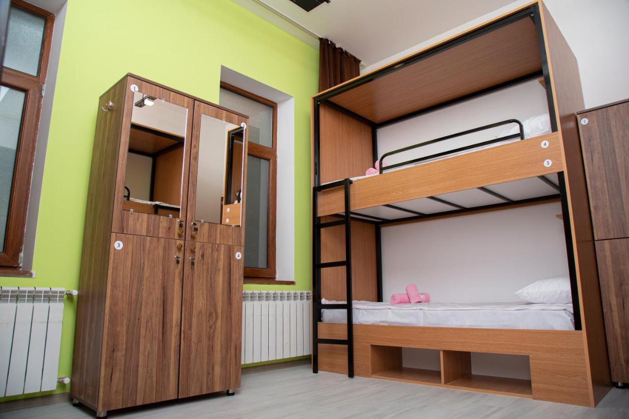 Central Hostel Шеки Экстерьер фото
