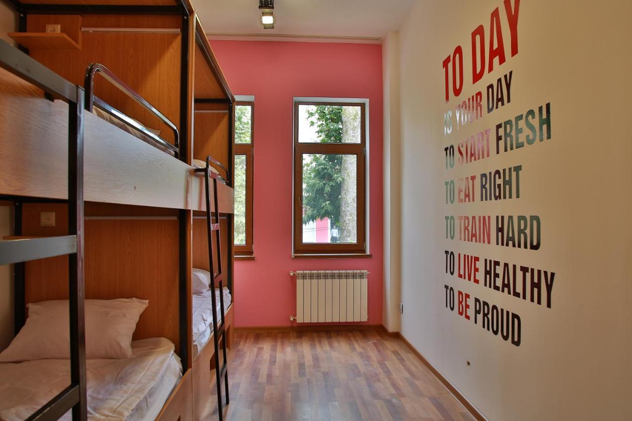 Central Hostel Шеки Экстерьер фото